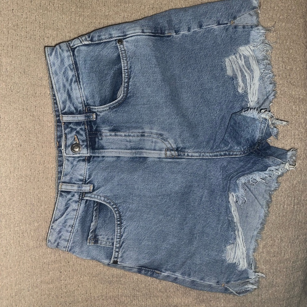Cute Zara semi distressed denim shorts size 6